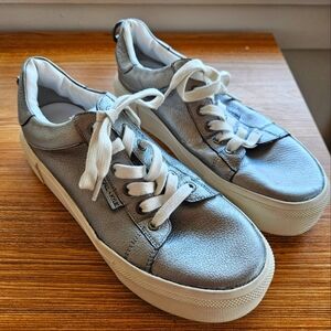 Kendall + Kylie silver shoes Size 9.5